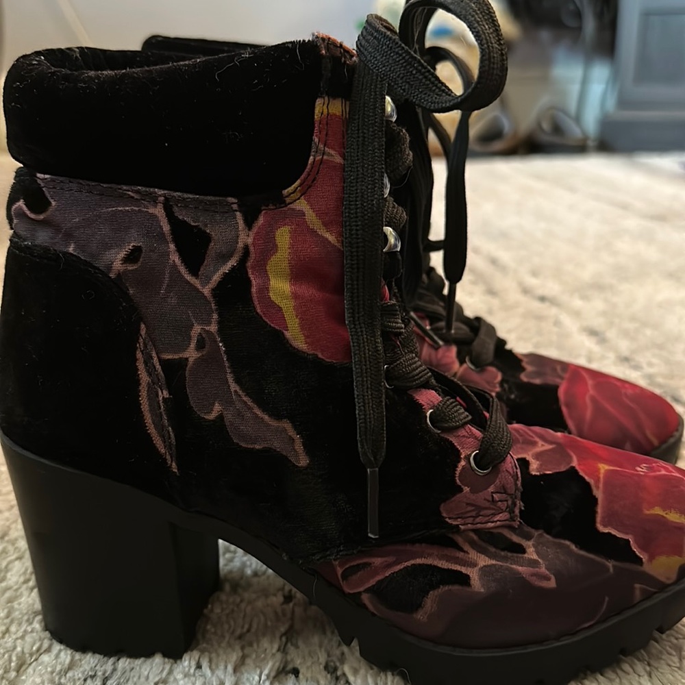 Steve Madden boot high heels
